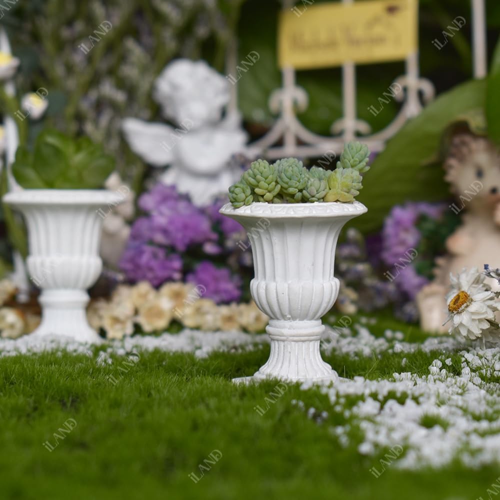 Miniature dollhouse urn planters with dry flowers, perfect for enhancing dollhouse gardens and decoration.